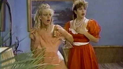 Anh chàng phim sec dit me bí mật bỏ chân đi guốc ngồi đối diện