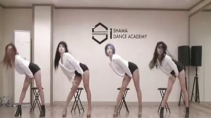 Anh chàng giàu có vui vẻ với sec me dit con người giúp việc tuân thủ của mình