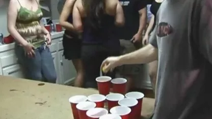 Cô giáo nghiêm khắc phạt học sinh rồi xem phim sec me va con liếm lồn