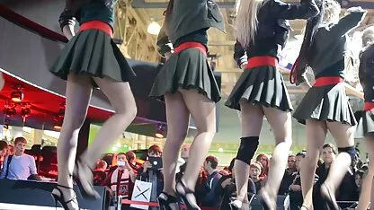 Một người phim sec me va con trai đàn ông xô một cố định gymnast trong cô ấy âm đạo với một lớn dildo