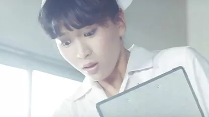 Chú gà gầy bị theo dõi qua camera sec me con dit nhau