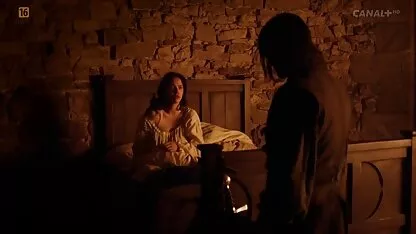 Những người đàn ông phấn khích vặn một con chó cái trẻ trong tất cả các phim sec loan luon me va con trai lỗ