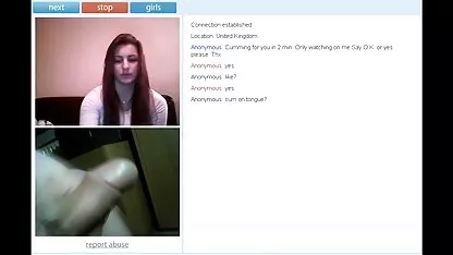 Babe đeo tất fim sec me con đen trên đôi chân mảnh mai của cô ấy