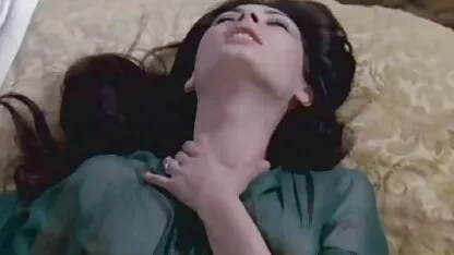 Nga đĩ phim sec con du me Elena thỏa mãn mình