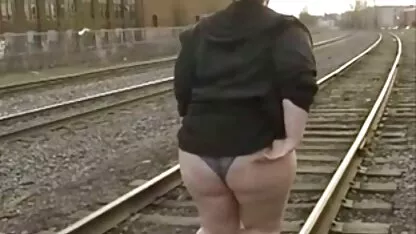 Người phụ nữ trưởng thành cho thấy làm thế nào khéo léo thủ phim sec con va me dâm