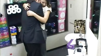 Một giống huyền sâm trong phim sec dit me nylon vớ cums từ một tình dục máy