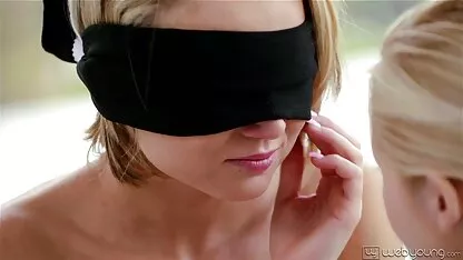 Bitchy phim sec me choi con masochist mocks bị ràng buộc lên đồng tính nữ