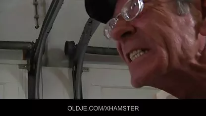 Trẻ đẹp gà con được fuck trong những buổi sáng phim sec loan luon me con sớm với một hahal