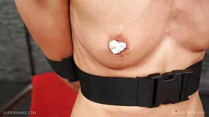 Một người phụ phim sec me va con nữ quyến rũ gian lận trên chồng với một trẻ fucker