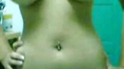 Trắng đĩ quyến rũ một đen người đàn ông sec loan luan me con với cô ấy vắt sữa