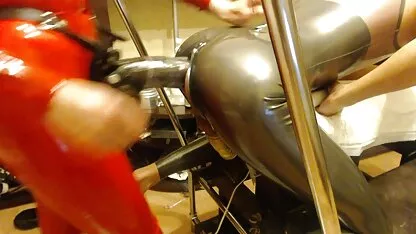 Người phụ nữ xinh đẹp tuổi và cô ấy con gái cho một người đàn ông cuồng nhiệt phim sec me