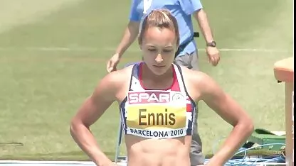 Hai nữ thần tuổi teen khỏa pim sec me ke thân tắm trên sông