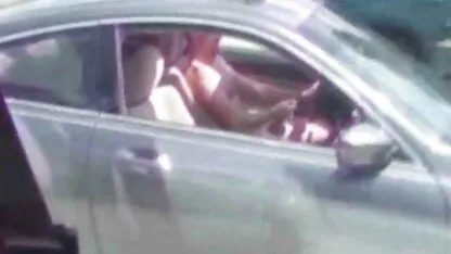 Một nữ bác sĩ phụ khoa đặt một bệnh nhân bị ung thư sec loan luan me ke và liếm cô ấy