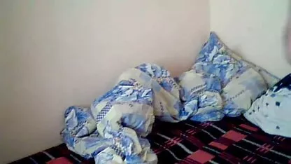 Người đẹp cưỡi sec me dit con một vòi nước nhân tạo