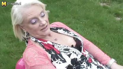 Trẻ tóc vàng Ekaterina pim sec me vo Rys có tuyệt vời sự thủ dâm