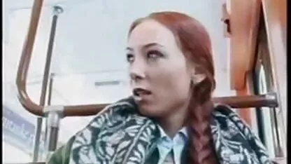 Chick sexy phim sec dit me vo đeo tất vào chân