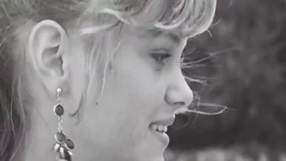 Chloe trói một strapon trên cô ấy sec dit me thắt lưng và fuck một cô gái