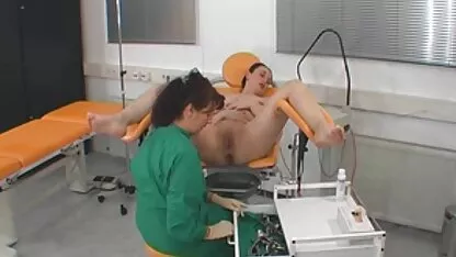 Chú gà trắng Negro Dryuchit, pim sec me va con và cô ấy hét lớn